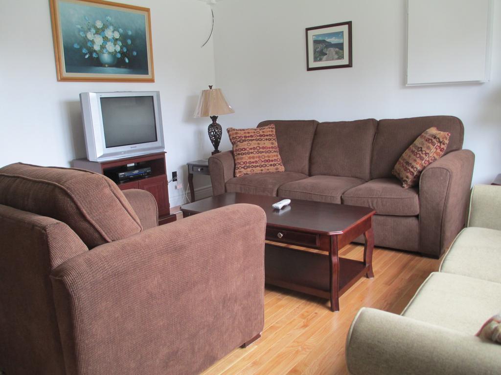 Comerford'S Ocean View Suites Holyrood الغرفة الصورة