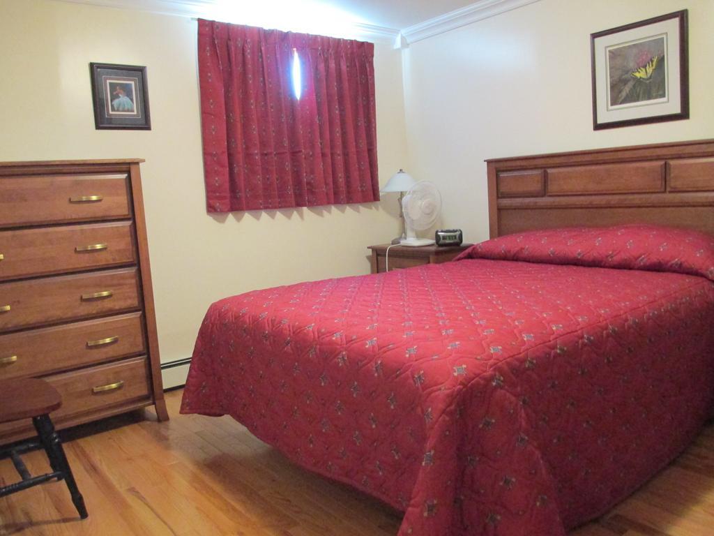 Comerford'S Ocean View Suites Holyrood الغرفة الصورة