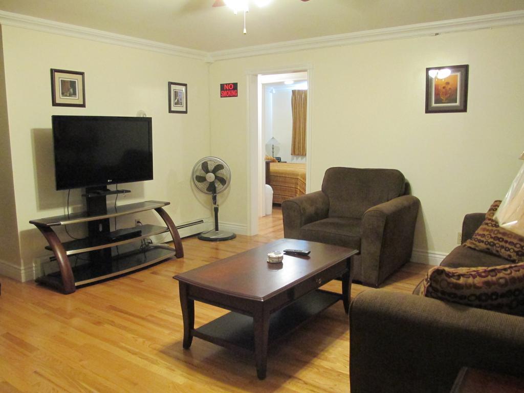 Comerford'S Ocean View Suites Holyrood الغرفة الصورة