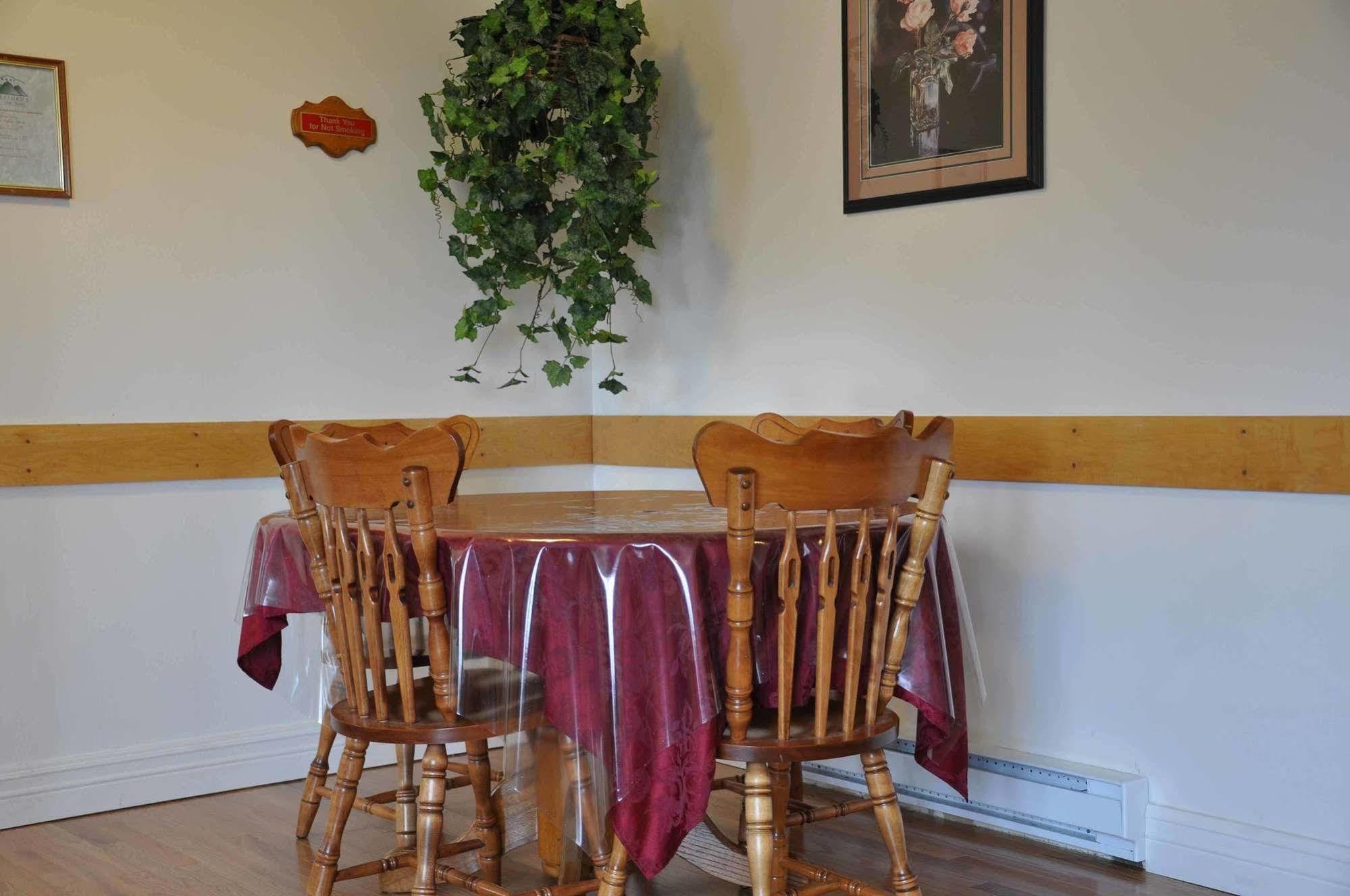 Comerford'S Ocean View Suites Holyrood المظهر الخارجي الصورة