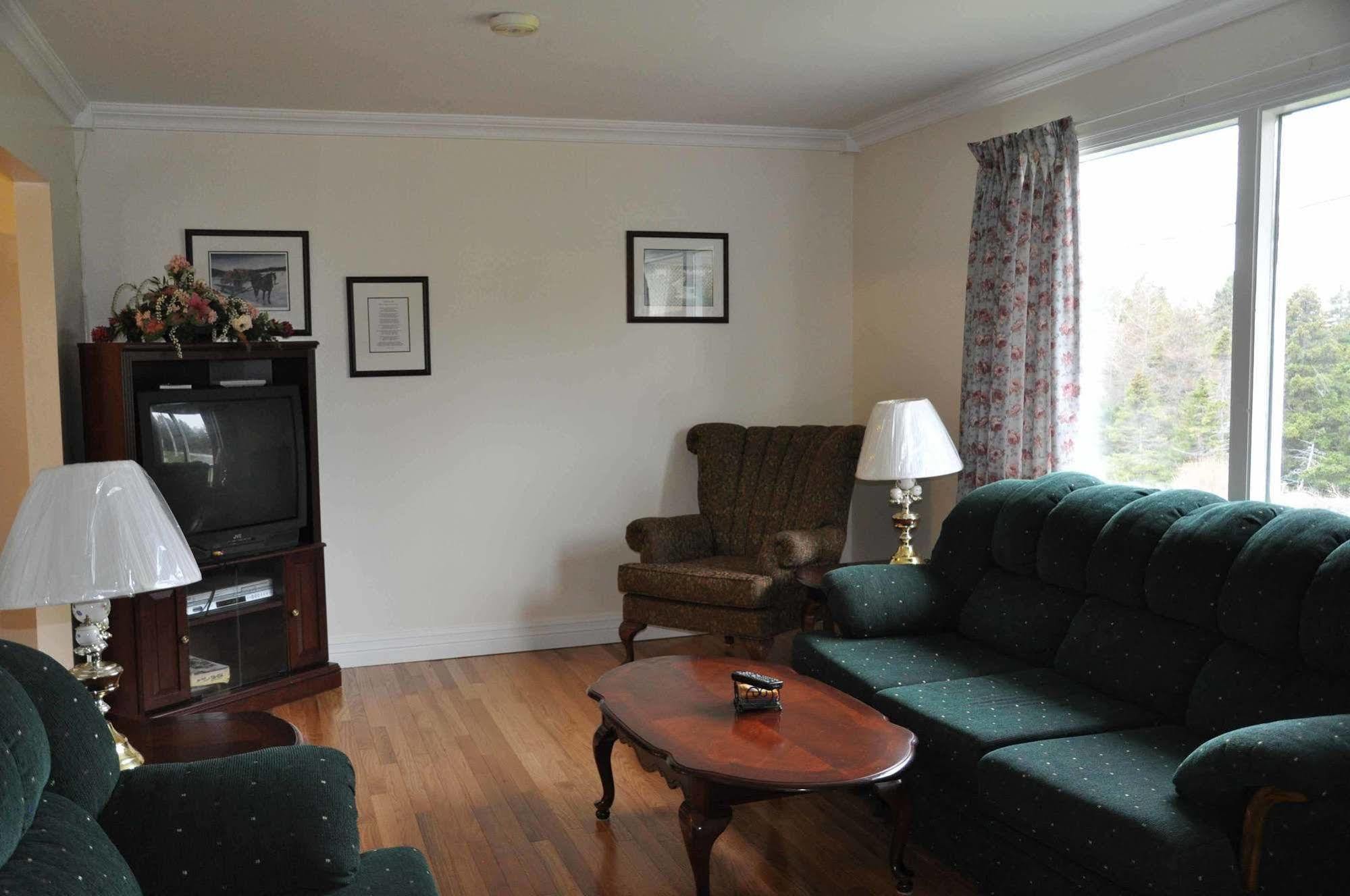 Comerford'S Ocean View Suites Holyrood المظهر الخارجي الصورة
