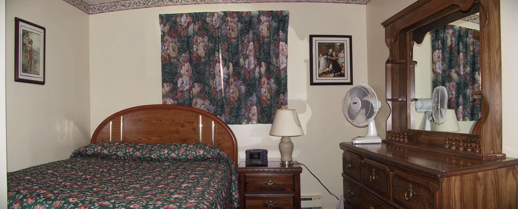 Comerford'S Ocean View Suites Holyrood المظهر الخارجي الصورة
